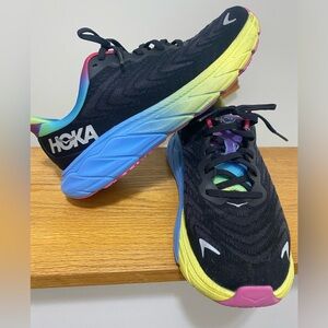 Hoka Arahi 6